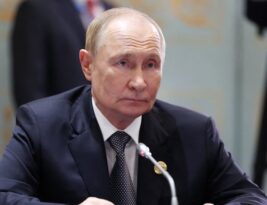 Karo sąskaita ant rusų pečių: skylė biudžete verčia Putiną didinti mokesčius