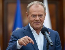 Tuskas ragina Vakarus pabusti: „Karas Ukrainoje – mūsų visų karas“