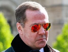 Medvedevas pasiūlė imti pavyzdį iš Šiaurės Korėjos ekonomikos pasiekimų: „Puikūs rezultatai“